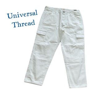Universal Thread  NWT White Cargo Pants, Boyfriend Fit 18" waist